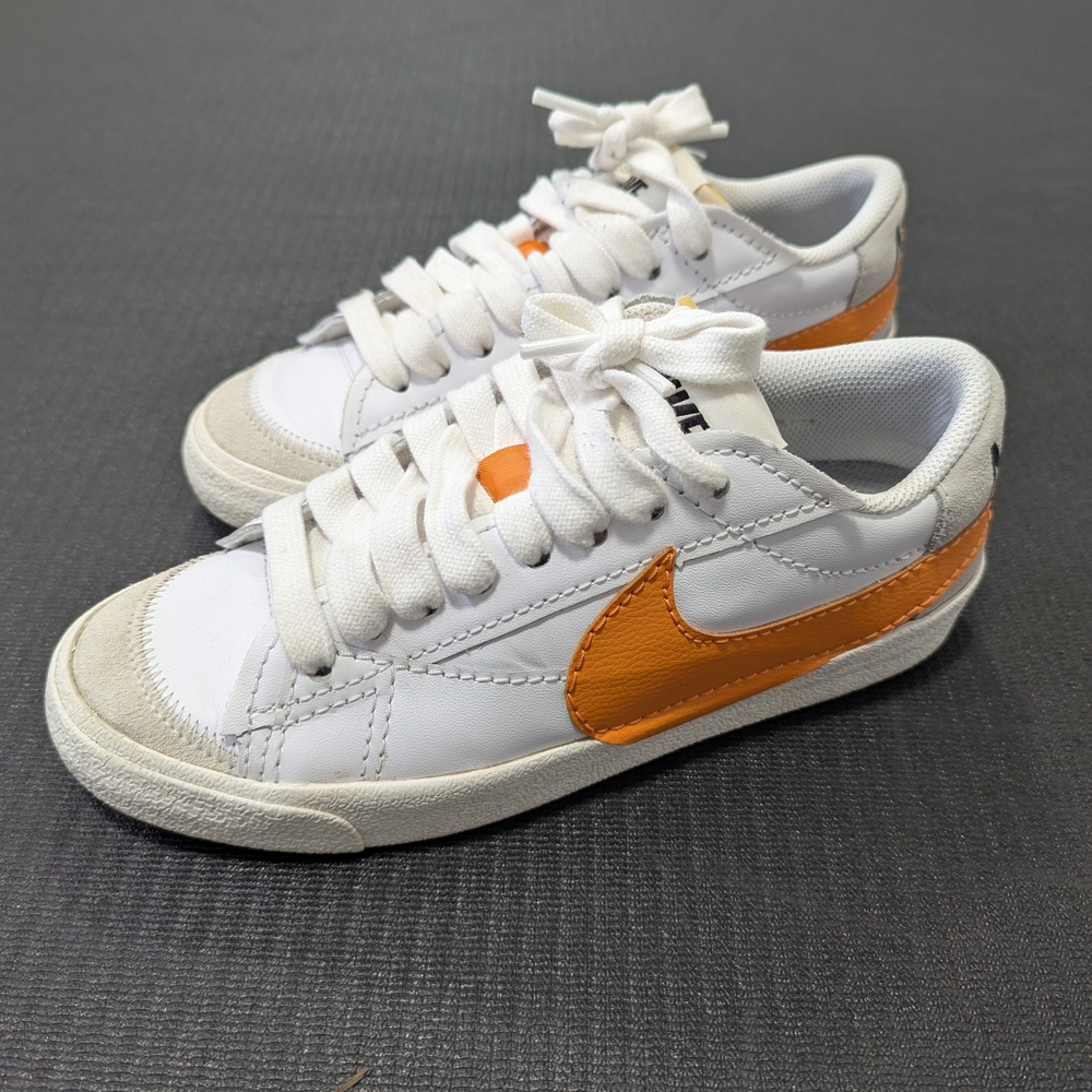 Nike Blazer Low '77 Jumbo Swoosh shoes